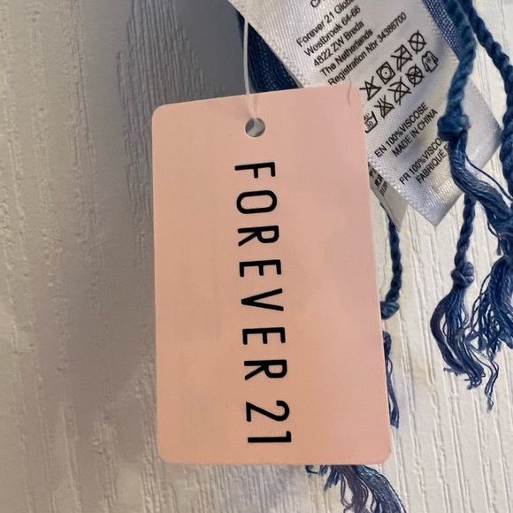 Forever 21 Blue Scarf - Picture 2 of 3